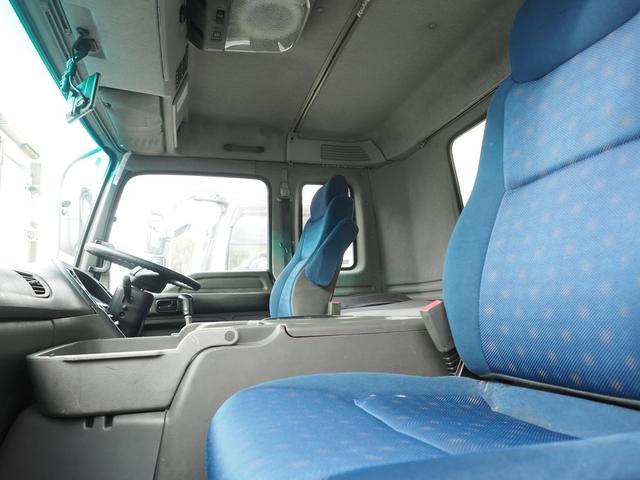 ギガ 　低温設定　７速マニュアル　ジョロダー４列　４軸低床　冷凍ウィング（21枚目）