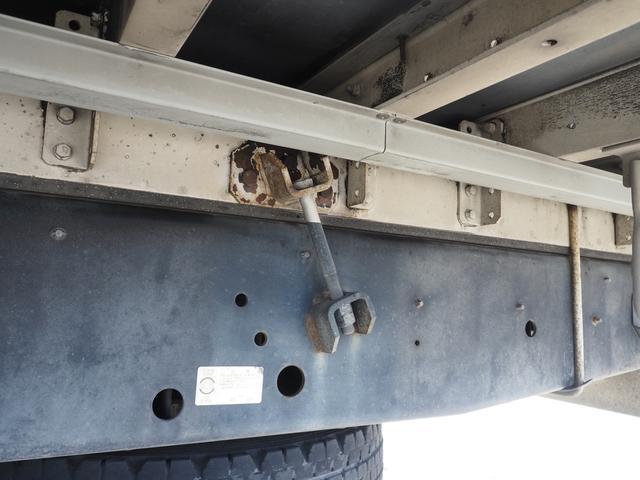 ギガ 　低温設定　７速マニュアル　ジョロダー４列　４軸低床　冷凍ウィング（25枚目）