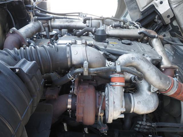 ギガ 　低温設定　７速マニュアル　ジョロダー４列　４軸低床　冷凍ウィング（27枚目）