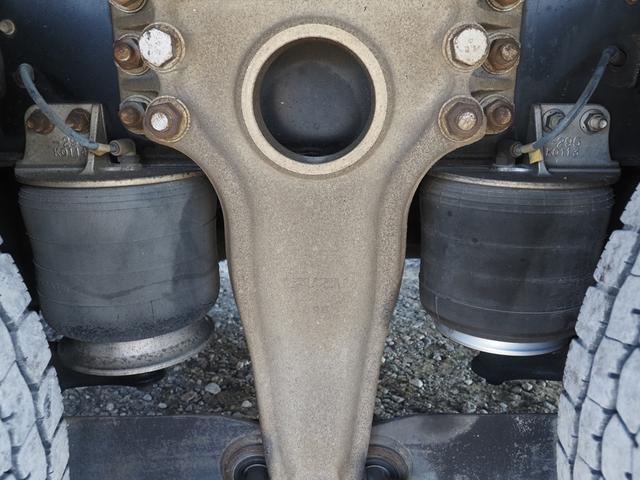 ギガ 　低温設定　７速マニュアル　ジョロダー４列　４軸低床　冷凍ウィング（28枚目）