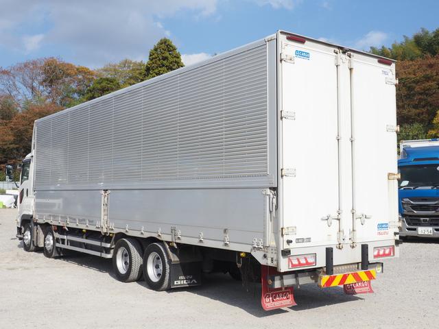 ギガ 　７速マニュアル　積載１３．６トン　４軸低床　アルミウィング（6枚目）