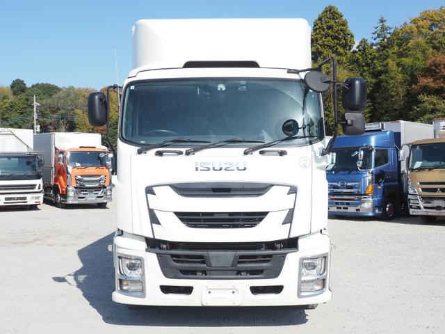 ギガ 　７速マニュアル　積載１３．６トン　４軸低床　アルミウィング（7枚目）