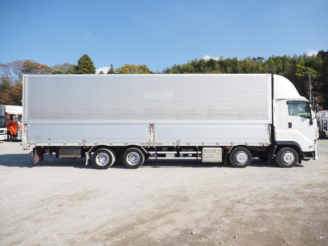 ギガ 　７速マニュアル　積載１３．６トン　４軸低床　アルミウィング（10枚目）