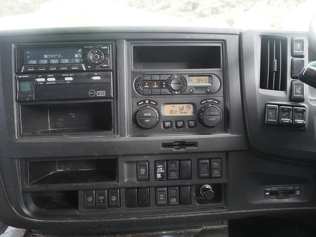 ギガ 　７速マニュアル　積載１３．６トン　４軸低床　アルミウィング（14枚目）