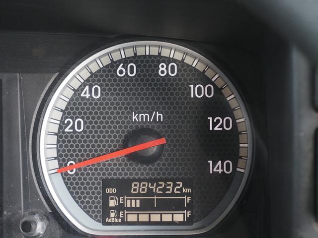 ギガ 　７速マニュアル　積載１３．６トン　４軸低床　アルミウィング（16枚目）