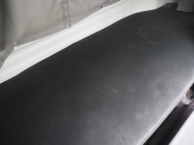 ギガ 　７速マニュアル　積載１３．６トン　４軸低床　アルミウィング（17枚目）