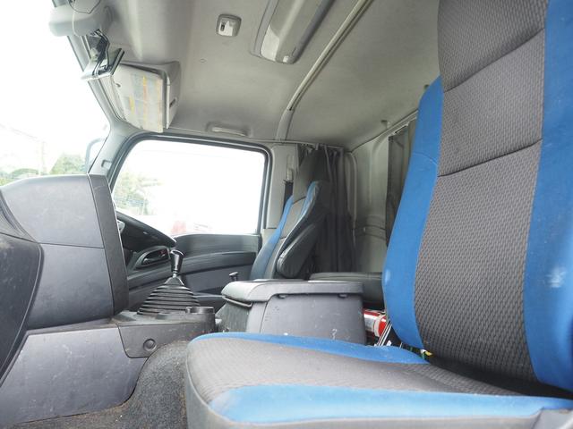 ギガ 　７速マニュアル　積載１３．６トン　４軸低床　アルミウィング（19枚目）