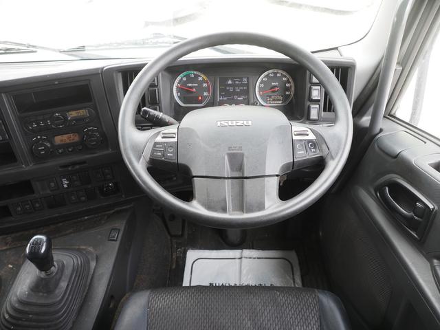 ギガ 　７速マニュアル　積載１３．６トン　４軸低床　アルミウィング（21枚目）