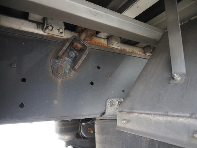 ギガ 　７速マニュアル　積載１３．６トン　４軸低床　アルミウィング（22枚目）