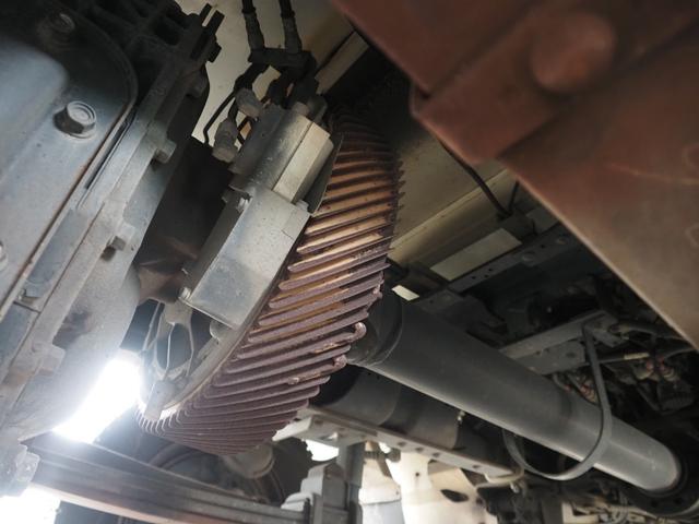 ギガ 　７速マニュアル　積載１３．６トン　４軸低床　アルミウィング（23枚目）