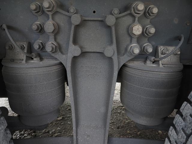 ギガ 　７速マニュアル　積載１３．６トン　４軸低床　アルミウィング（26枚目）