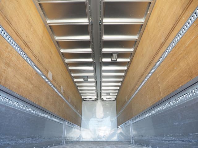 ギガ 　車検付　格納パワーゲート　７速マニュアル　アルミウイング車（3枚目）