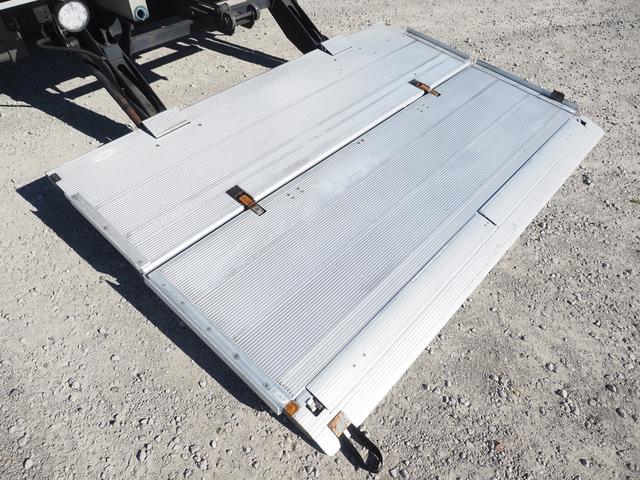 ギガ 　車検付　格納パワーゲート　７速マニュアル　アルミウイング車（17枚目）