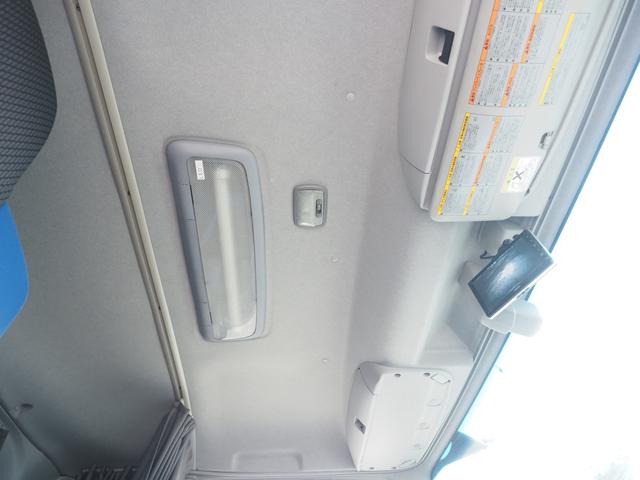 ギガ 　車検付　格納パワーゲート　７速マニュアル　アルミウイング車（18枚目）