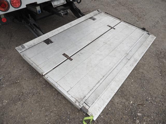 フォワード 格納パワーゲート エアサス フルワイド ベッド付 アルミウイング車(9枚目)