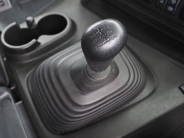 ギガ 　融雪仕様　７速マニュアル　積載１３．５トン　ハイルーフ　４軸低床　アルミウイング（15枚目）