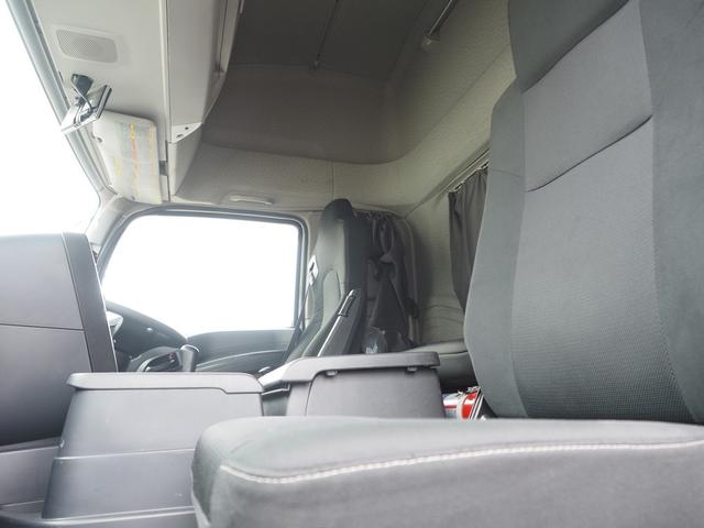 ギガ 　融雪仕様　７速マニュアル　積載１３．５トン　ハイルーフ　４軸低床　アルミウイング（22枚目）