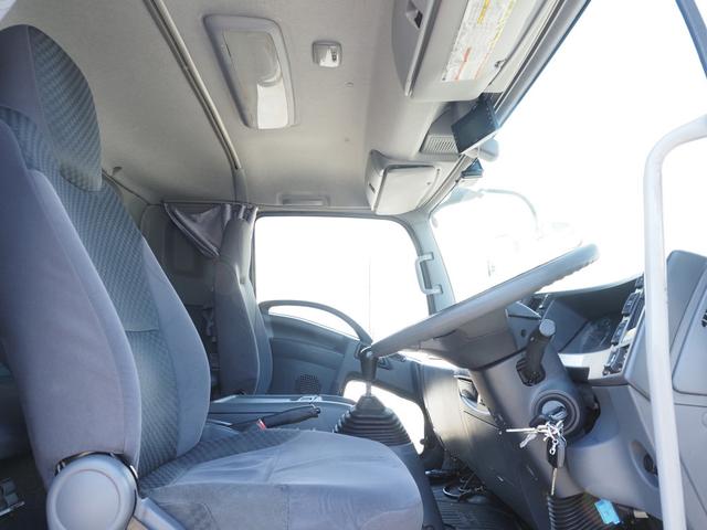 フォワード 　格納ゲート付　フルワイド　中温設定　ベッド付　冷凍ウィング車（4枚目）