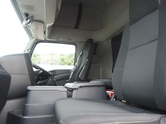 ギガ 　ハイルーフ　積載１３．５トン　メッキ付　アルミウイング車（16枚目）