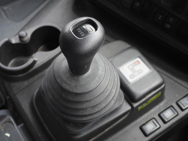 ギガ 　ハイルーフ　積載１３．５トン　メッキ付　アルミウイング車（17枚目）