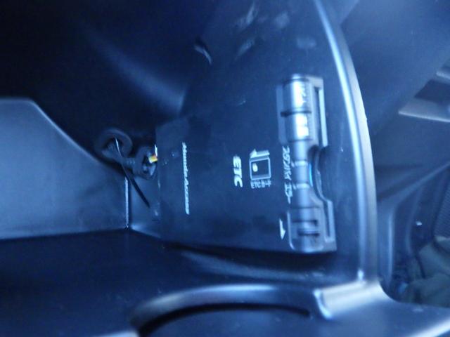 フリード Ｇ　エアロ　Ｌパッケージ　１年保証付　社外ナビ　フルセグ　ドライブレコーダー　バックカメラ　Ｂｌｕｅｔｏｏｔｈ　パワースライドドア　ＥＴＣ　キーレスエントリー　ＨＩＤオートライト　ＣＤ・ＤＶＤ再生　社外１４インチアルミホイール（10枚目）