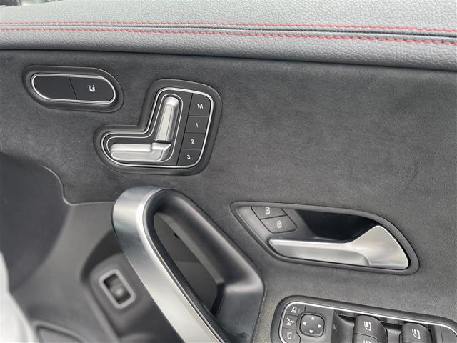 ＣＬＡクラス シューティングブレーク ＣＬＡ１８０　シューティングブレーク　ＡＭＧライン　パノラマＳＲ　半革　パワーシート　シートヒーター　ドラレコ　パワーバックドア　純正ＨＤＤナビ　バックカメラ　地デジ（4枚目）