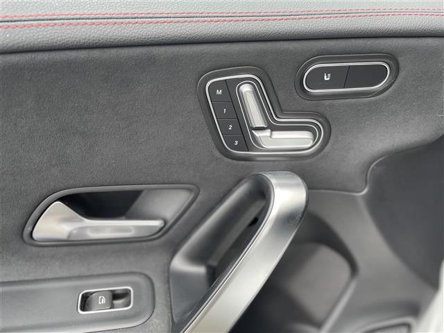 ＣＬＡクラス シューティングブレーク ＣＬＡ１８０　シューティングブレーク　ＡＭＧライン　パノラマＳＲ　半革　パワーシート　シートヒーター　ドラレコ　パワーバックドア　純正ＨＤＤナビ　バックカメラ　地デジ（9枚目）