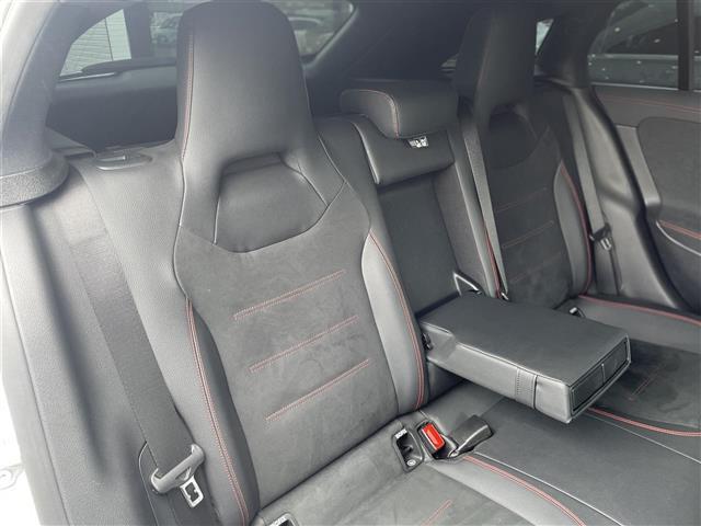 ＣＬＡクラス シューティングブレーク ＣＬＡ１８０　シューティングブレーク　ＡＭＧライン　パノラマＳＲ　半革　パワーシート　シートヒーター　ドラレコ　パワーバックドア　純正ＨＤＤナビ　バックカメラ　地デジ（12枚目）