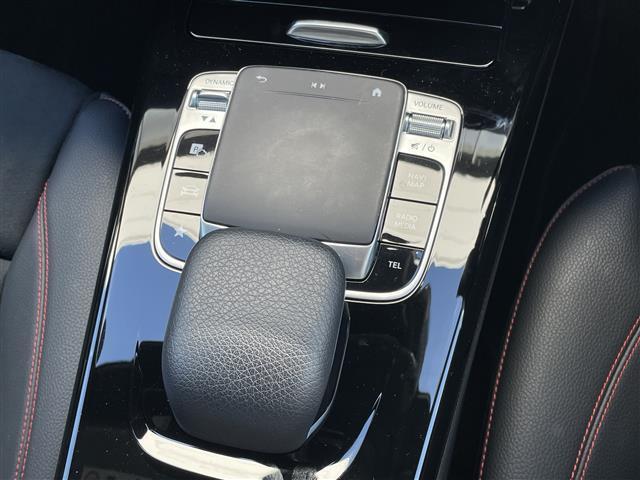 Ａクラス Ａ２００ｄ　ＡＭＧライン　ワイヤレス充電　ＲＳＰ　純正ドライブレコーダー　シートヒーター　パワーシート　純正ＨＤＤナビ　バックカメラ　地デジ　Ｂｌｕｅｔｏｏｔｈ　純正１８インチＡＷ　コーナーセンサー（12枚目）