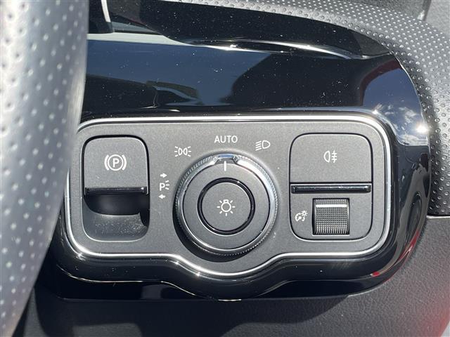 Ａクラス Ａ２００ｄ　ＡＭＧライン　ワイヤレス充電　ＲＳＰ　純正ドライブレコーダー　シートヒーター　パワーシート　純正ＨＤＤナビ　バックカメラ　地デジ　Ｂｌｕｅｔｏｏｔｈ　純正１８インチＡＷ　コーナーセンサー（13枚目）