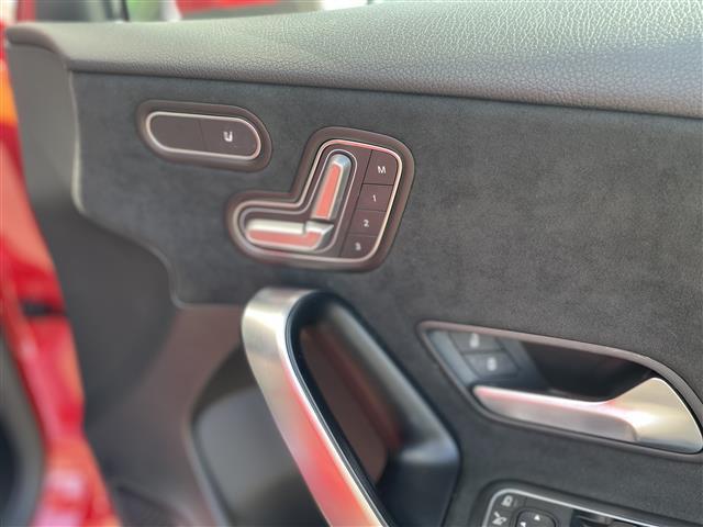 Ａクラス Ａ２００ｄ　ＡＭＧライン　ワイヤレス充電　ＲＳＰ　純正ドライブレコーダー　シートヒーター　パワーシート　純正ＨＤＤナビ　バックカメラ　地デジ　Ｂｌｕｅｔｏｏｔｈ　純正１８インチＡＷ　コーナーセンサー（17枚目）