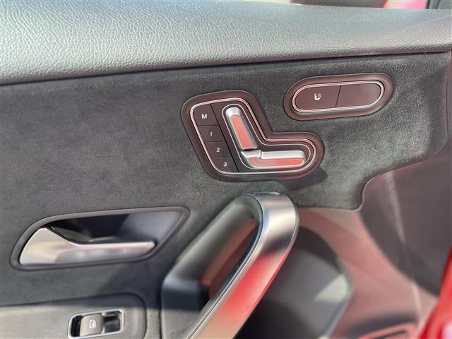 Ａクラス Ａ２００ｄ　ＡＭＧライン　ワイヤレス充電　ＲＳＰ　純正ドライブレコーダー　シートヒーター　パワーシート　純正ＨＤＤナビ　バックカメラ　地デジ　Ｂｌｕｅｔｏｏｔｈ　純正１８インチＡＷ　コーナーセンサー（18枚目）