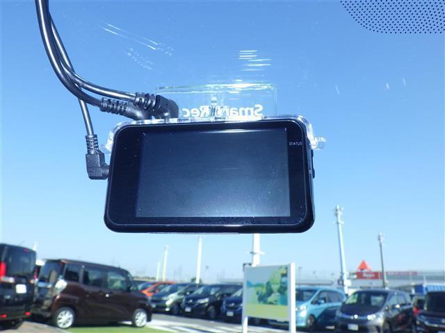 【ドライブレコーダー】映像・音声などの運転中の記録を残します。事故などを起こした起こされた時の証拠になりえますので、もしも時でも安心ですね。