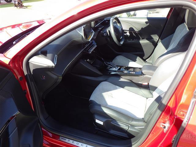 【助手席】きれいな助手席なので家族や友だちに乗ってもらっても安心です！