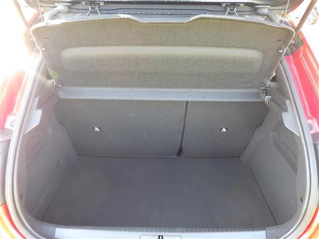 【トランク】積み込みやすくて、たっぷり積める荷室です。シートアレンジできるものは、乗車人数と荷物の量や大きさによってシートを動かすことができるので、より快適なドライブが可能です！