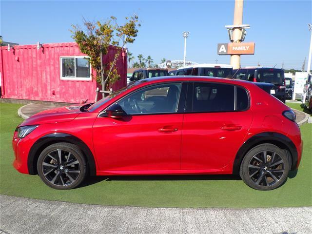 【左】当社基準による調査の結果、修復歴車と判断された車両は一部店舗を除き、販売を行なっておりません。万一、納車時に修復歴があった場合にはご契約の解除等に応じます。