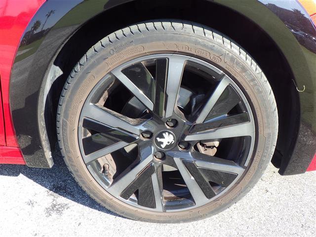 【タイヤ・ホイール】足回りもかっこよく決まってます！社外のアルミやスタッドレスタイヤも取り扱いございます！！ドレスアップもカスタマイズもお任せください！！