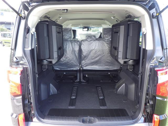 デリカＤ：５ シャモニー　登録済未使用車　両側電動　エレクトリックテールゲート　ｅ－Ａｓｓｉｓｔ　パワーシート　シートヒーター　純正１８インチアルミホイル（25枚目）