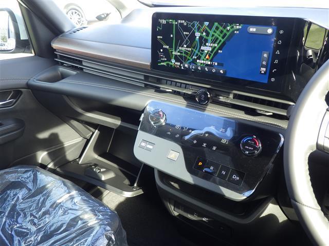 セレナ ｅ－パワー　ハイウェイスターＶ　登録済未使用車　全方位　１２．３型純正ナビ　ＴＶ　ＢＴ　エマブレ　プロパイ　インテリジェントクルーズコントロール　ハンズフリー両側電動　インテリジェントルームミラー　置充　ＥＴＣ　コーナーセンサー（14枚目）