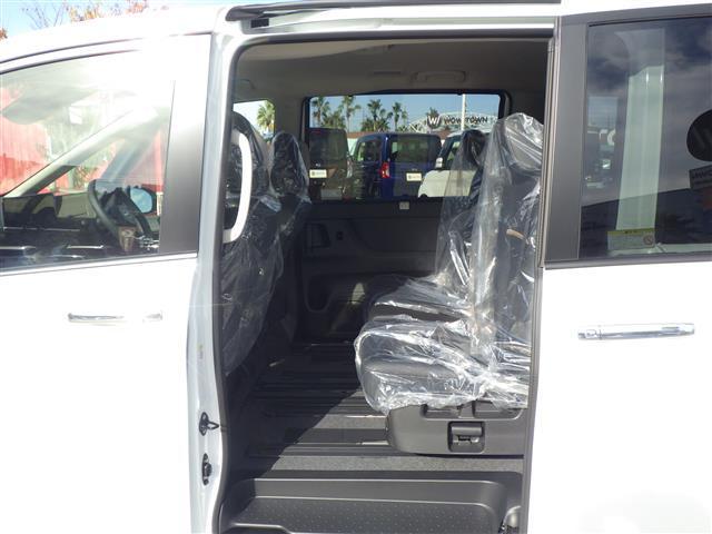 セレナ ｅ－パワー　ハイウェイスターＶ　登録済未使用車　全方位　１２．３型純正ナビ　ＴＶ　ＢＴ　エマブレ　プロパイ　インテリジェントクルーズコントロール　ハンズフリー両側電動　インテリジェントルームミラー　置充　ＥＴＣ　コーナーセンサー（22枚目）