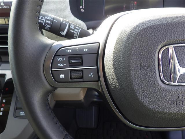 フリード ｅ：ＨＥＶエアー　ＥＸ　全方位　１１．４型純正ナビ　ＴＶ　ＢＴ　ホンダセンシング　両側電動　シートヒーター　ドラレコ　ＥＴＣ　ＬＥＤヘッドライト　ウインカーミラー　コーナーセンサー　純正１５インチアルミホイル（9枚目）