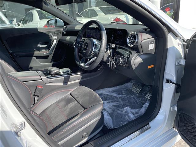 ＣＬＡクラス シューティングブレーク ＣＬＡ１８０　シューティングブレーク　ＡＭＧライン　パノラマＳＲ　ＨＵＤ　パワーシート　ワイヤレス充電　パワーバックドア　シートヒーター　純正ＨＤＤナビ　バックカメラ　地デジ　純正１８インチＡＷ　ＬＥＤライト　ＵＳＢ／Ｂｌｕｅｔｏｏｔｈ（3枚目）