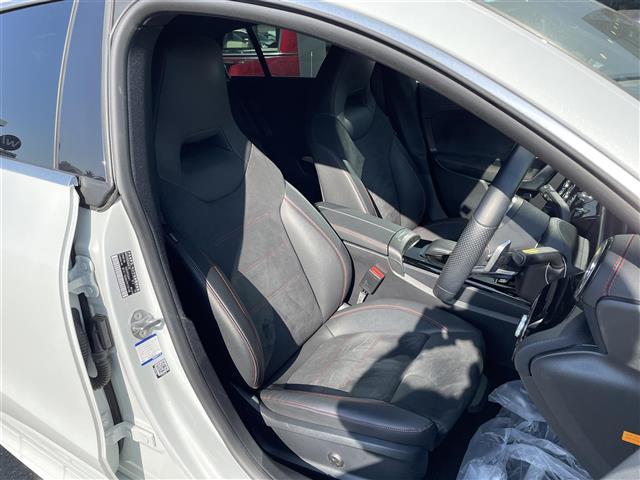 ＣＬＡクラス シューティングブレーク ＣＬＡ１８０　シューティングブレーク　ＡＭＧライン　パノラマＳＲ　ＨＵＤ　パワーシート　ワイヤレス充電　パワーバックドア　シートヒーター　純正ＨＤＤナビ　バックカメラ　地デジ　純正１８インチＡＷ　ＬＥＤライト　ＵＳＢ／Ｂｌｕｅｔｏｏｔｈ（4枚目）