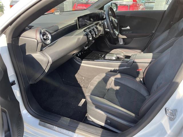 ＣＬＡクラス シューティングブレーク ＣＬＡ１８０　シューティングブレーク　ＡＭＧライン　パノラマＳＲ　ＨＵＤ　パワーシート　ワイヤレス充電　パワーバックドア　シートヒーター　純正ＨＤＤナビ　バックカメラ　地デジ　純正１８インチＡＷ　ＬＥＤライト　ＵＳＢ／Ｂｌｕｅｔｏｏｔｈ（6枚目）