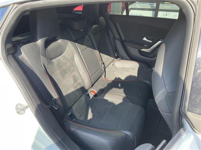 ＣＬＡクラス シューティングブレーク ＣＬＡ１８０　シューティングブレーク　ＡＭＧライン　パノラマＳＲ　ＨＵＤ　パワーシート　ワイヤレス充電　パワーバックドア　シートヒーター　純正ＨＤＤナビ　バックカメラ　地デジ　純正１８インチＡＷ　ＬＥＤライト　ＵＳＢ／Ｂｌｕｅｔｏｏｔｈ（8枚目）