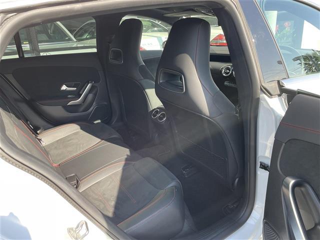 ＣＬＡクラス シューティングブレーク ＣＬＡ１８０　シューティングブレーク　ＡＭＧライン　パノラマＳＲ　ＨＵＤ　パワーシート　ワイヤレス充電　パワーバックドア　シートヒーター　純正ＨＤＤナビ　バックカメラ　地デジ　純正１８インチＡＷ　ＬＥＤライト　ＵＳＢ／Ｂｌｕｅｔｏｏｔｈ（9枚目）