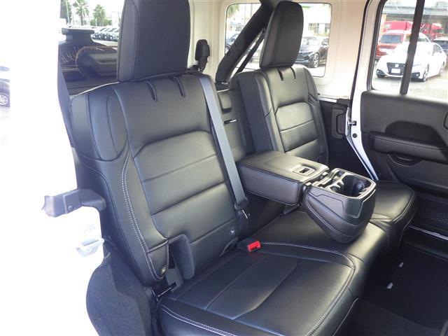 ジープ・ラングラーアンリミテッド サハラ(24枚目)