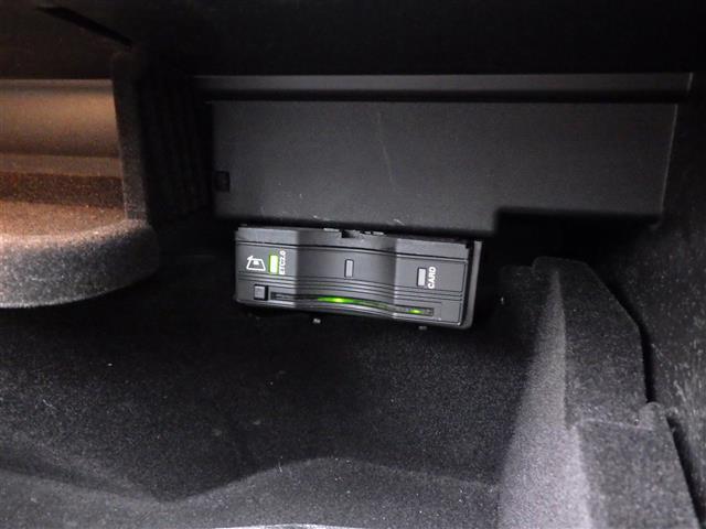 Bクラス B180 AMGライン レザーEXC パノラマSR 黒革シート パワーシート シートヒーター パワーバックドア ワイヤレス充電 純正HDDナビ 360°カメラ 地デジ Bluetooth AppleCarPlay対応(16枚目)