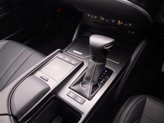 店頭在庫以外にも全国約４万台※の在庫から、ぴったりな１台をご提案します！※２０２３年１０月現在の在庫台数です。売約済の可能性があります。