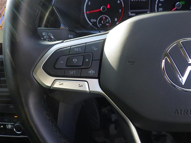 Ｔ－クロス ＴＳＩ　アクティブ　純正ｄｉｓｃｏｖｅｒｐｒｏナビ　ＡｐｐｌｅＣａｒＰｌａｙ／ＡｎｄｒｏｉｄＡｕｔｏ　ＡＣＣ　コーナーセンサー　ＬＥＤライト　ＵＳＢ（ｔｙｐｅＣ）　リアトラフィック　純正１６インチＡＷ　ステアリングＳ（10枚目）